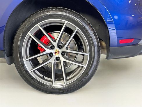 Certified 2024 Porsche Macan S AWD/4WD image 25