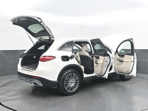 Used 2024 Mercedes-Benz GLC 300 4MATIC image 46