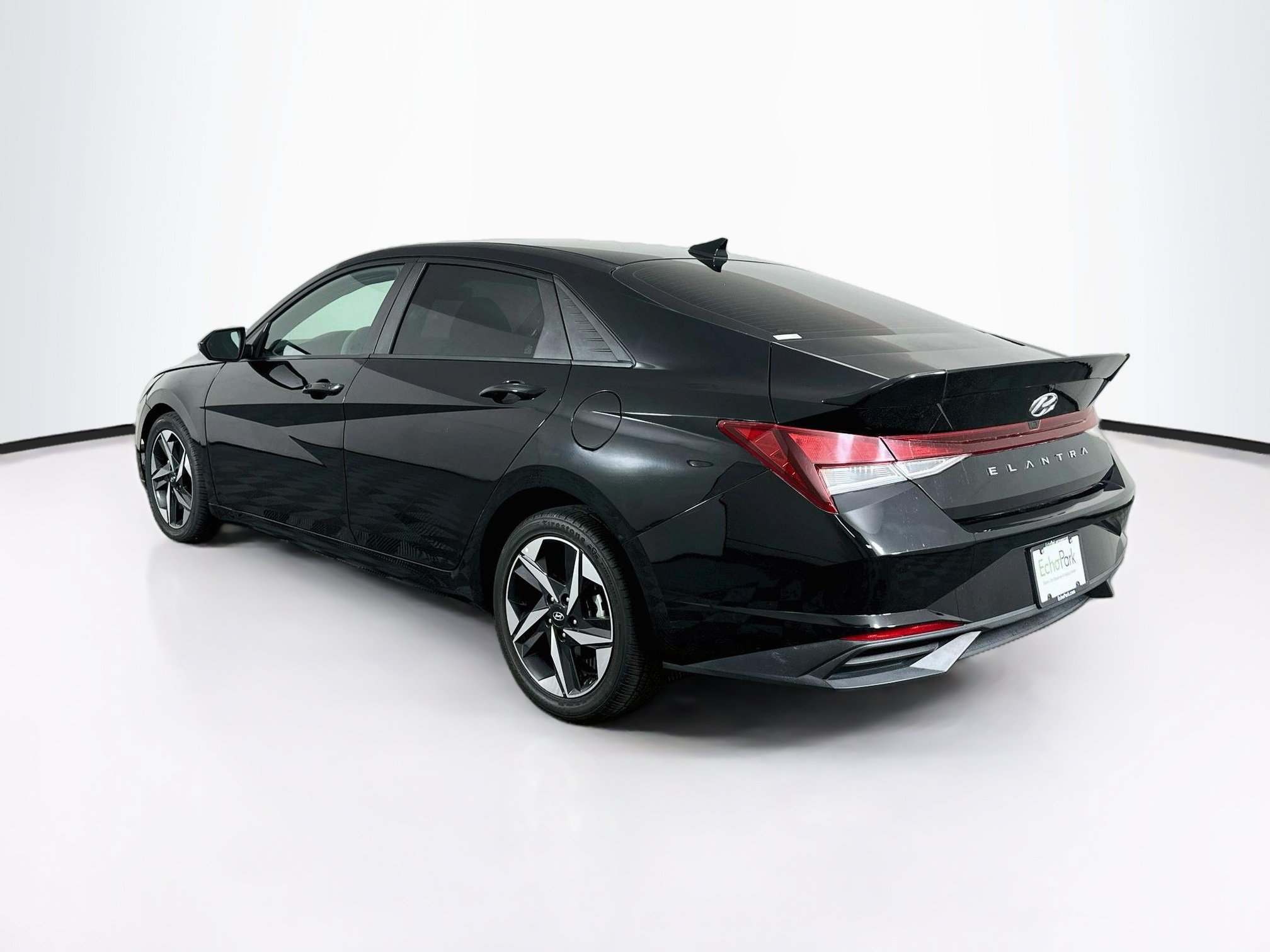 Used 2023 Hyundai Elantra SEL w/ Convenience Package FWD image 5