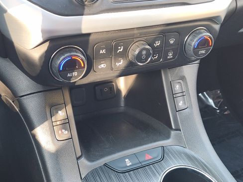 Used 2019 GMC Acadia SLT image 23