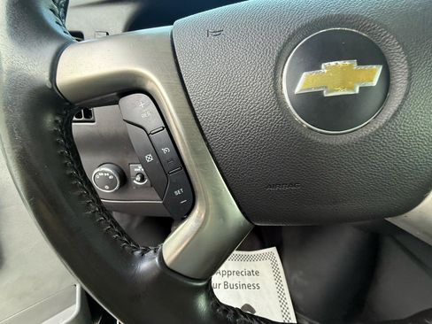 Used 2018 Chevrolet Express 2500 w/ Driver Convenience Package image 16