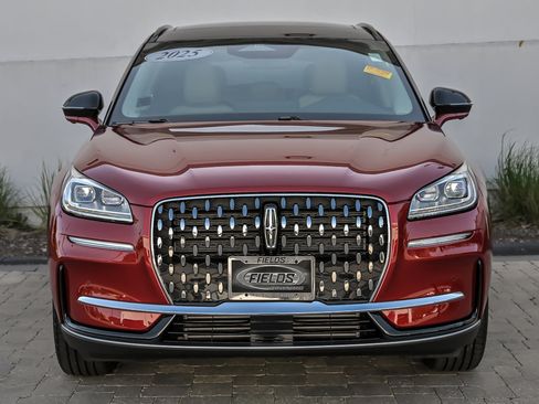 Used 2025 Lincoln Corsair Reserve AWD/4WD image 4