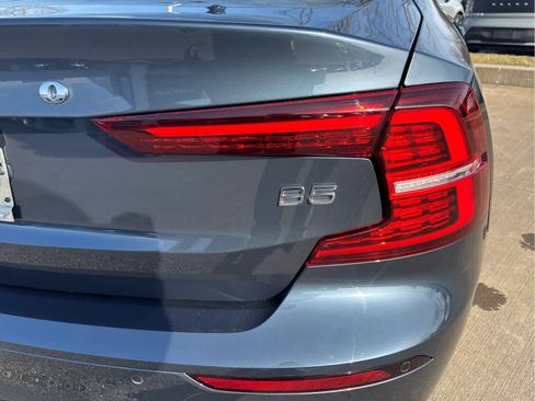 Used 2025 Volvo S60 B5 Core FWD image 9
