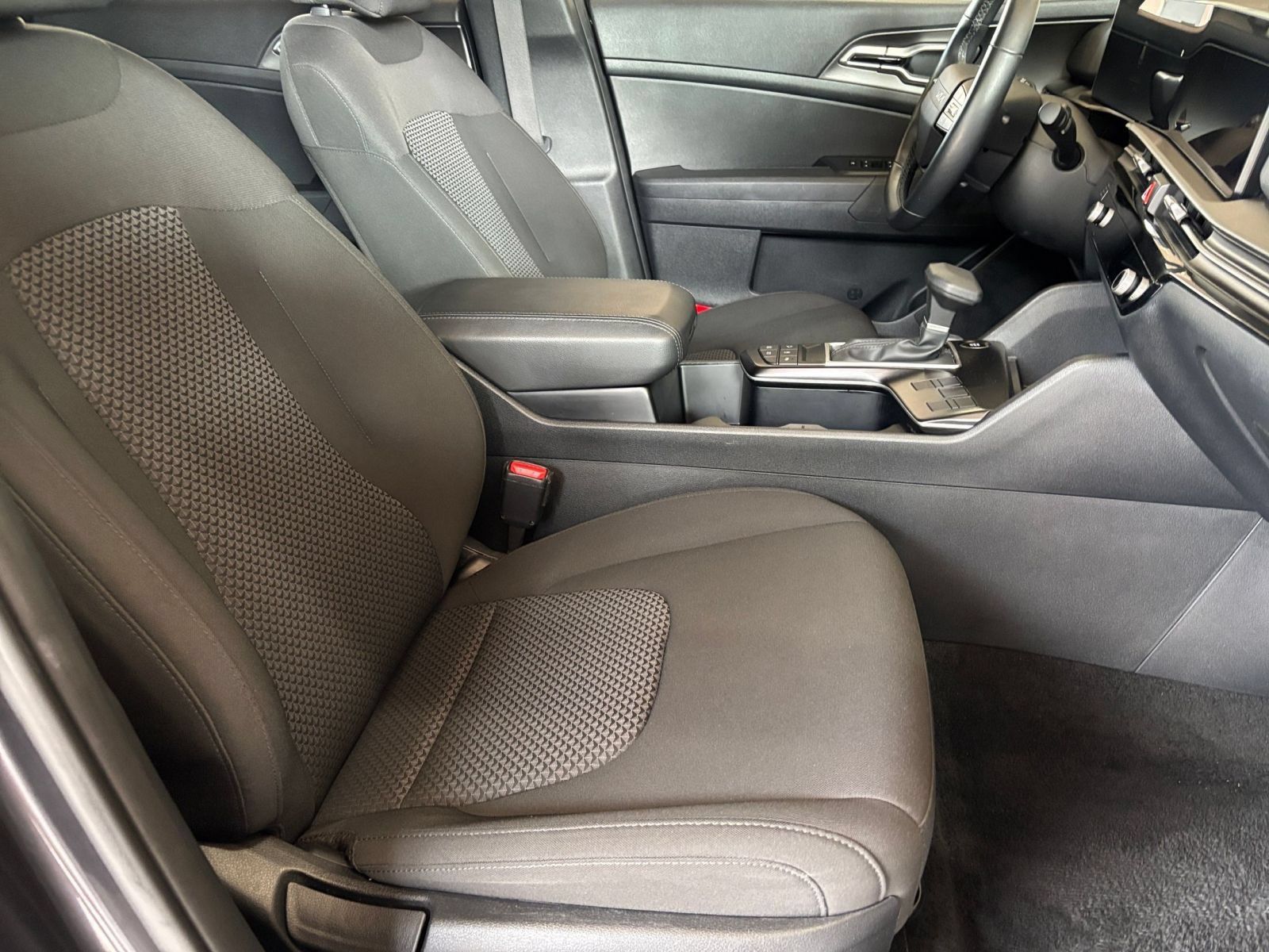 Used 2026 Kia Sportage LX FWD image 35