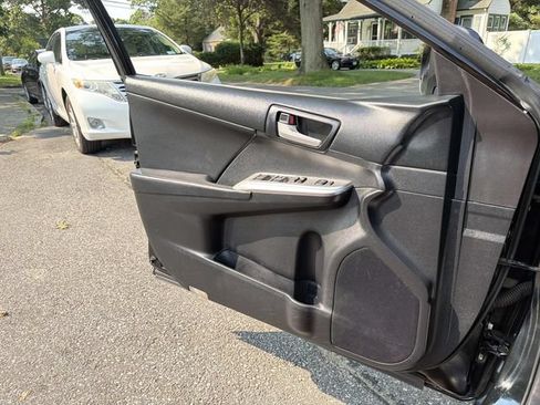 Used 2014 Toyota Camry SE FWD image 22