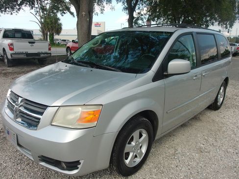 Used 2010 Dodge Grand Caravan SXT FWD image 1