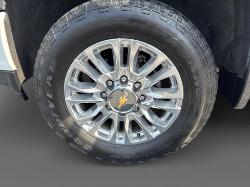 Used 2022 Chevrolet Silverado 2500 High Country AWD/4WD image 15