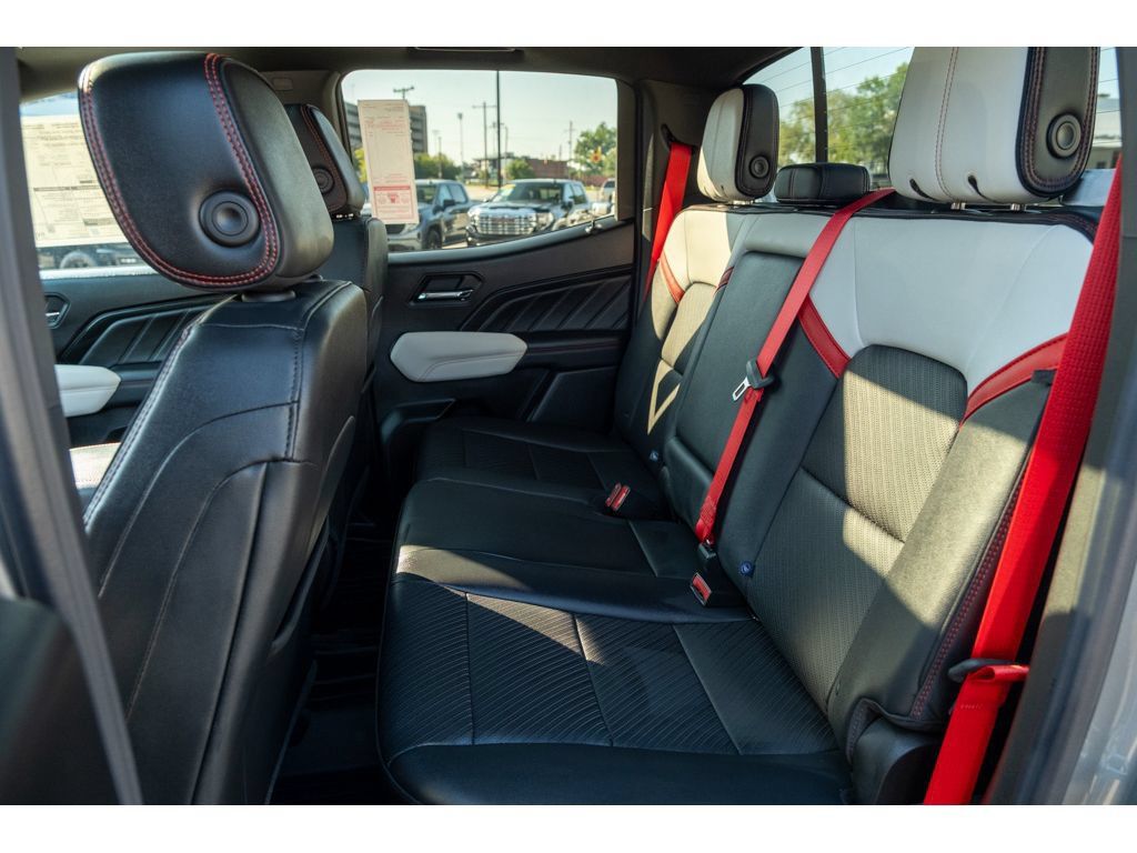 New 2026 GMC Canyon AT4X w/ LPO, Black Badging Package AWD/4WD image 13