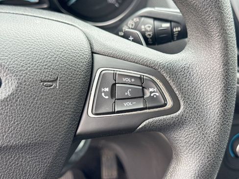 Used 2017 Ford Escape SE w/ Equipment Group 201A FWD image 25