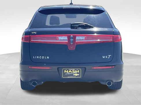 Used 2019 Lincoln MKT AWD image 4