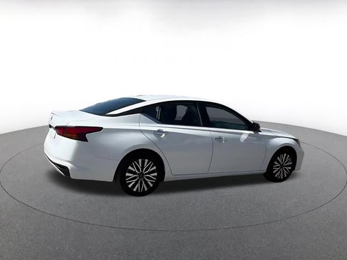Used 2025 Nissan Altima 2.5 SV FWD image 14