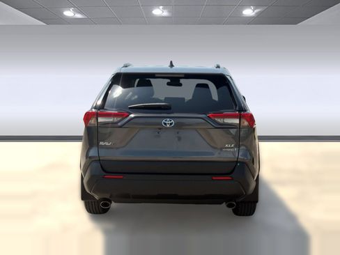 Used 2021 Toyota RAV4 XLE w/ Convenience Package AWD/4WD image 10