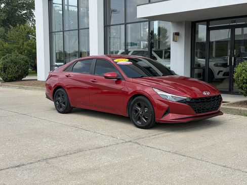 Certified 2022 Hyundai Elantra SEL FWD image 2