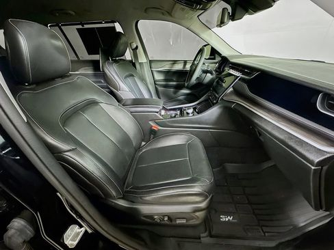 Used 2023 Jeep Grand Cherokee L Limited w/ Luxury Tech Group II image 12