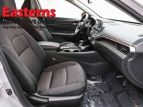 Used 2024 Nissan Altima 2.5 SV FWD image 24