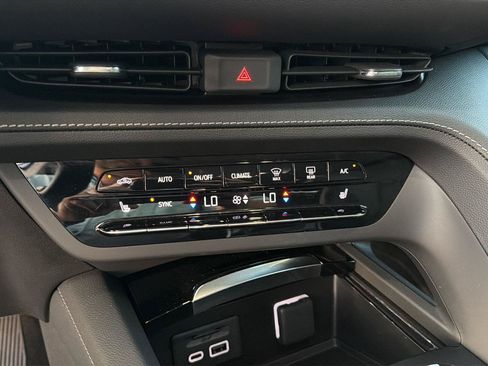 Used 2023 Buick Envision Essence w/ Technology Package I AWD/4WD image 26