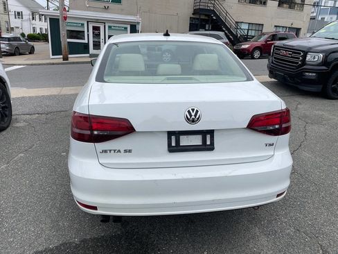 Used 2018 Volkswagen Jetta SE FWD image 5