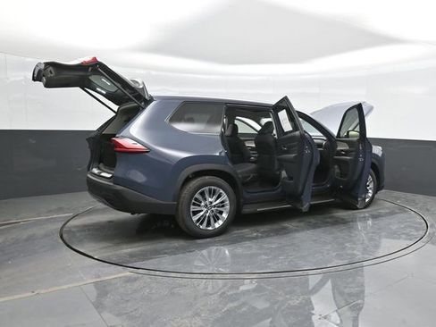 Used 2025 Toyota Grand Highlander AWD image 42
