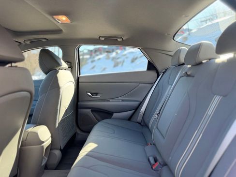 Used 2025 Hyundai Elantra SEL image 19