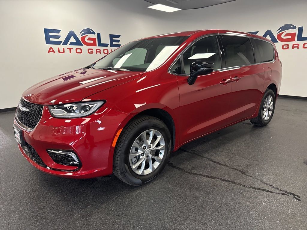 New 2026 Chrysler Pacifica Select AWD/4WD image 5