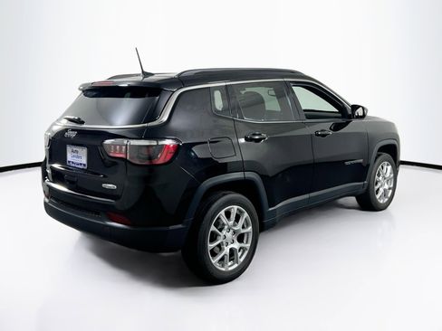 Used 2023 Jeep Compass Latitude w/ Sun and Sound Group AWD/4WD image 5