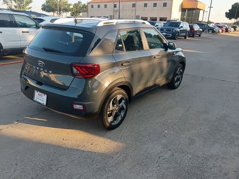 Used 2025 Hyundai Venue SEL FWD image 7