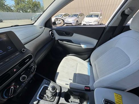 Used 2022 Hyundai Kona SEL AWD/4WD image 32