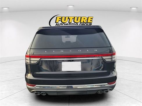 Used 2020 Lincoln Aviator Reserve w/ Equipment Group 202A image 4