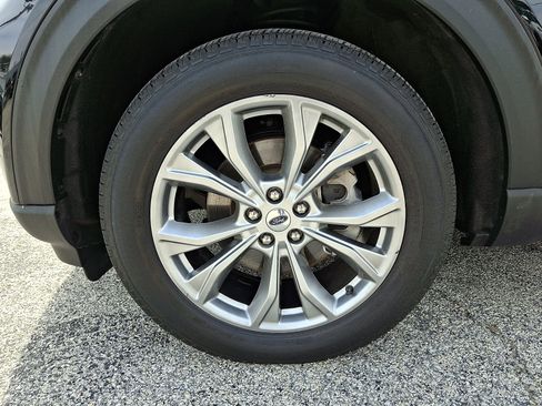 Used 2023 Ford Explorer XLT w/ Equipment Group 202A AWD/4WD image 8