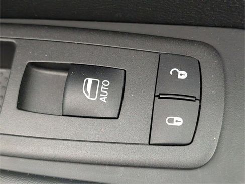 Used 2024 Chrysler Pacifica Limited w/ Uconnect Theater Family Group image 37