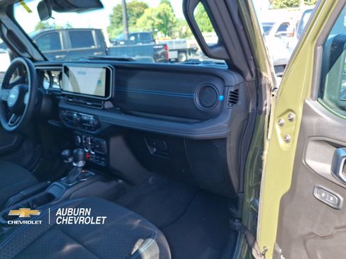 Used 2024 Jeep Wrangler Unlimited Rubicon 4xe AWD/4WD image 20