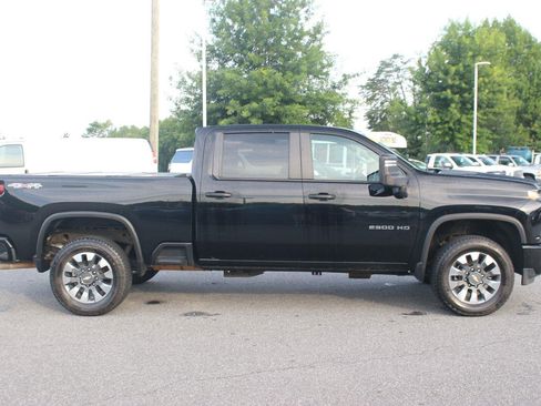 Used 2022 Chevrolet Silverado 2500 Custom w/ Custom Value Package AWD/4WD image 8