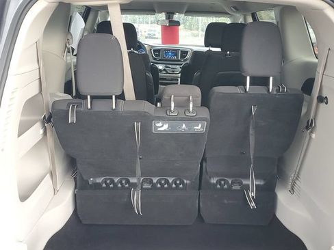 Used 2020 Chrysler Voyager LX FWD image 7