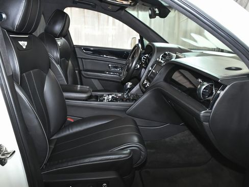 Used 2019 Bentley Bentayga AWD/4WD image 49