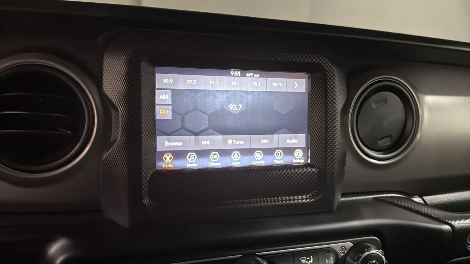 Used 2023 Jeep Wrangler Unlimited Sport AWD/4WD image 15