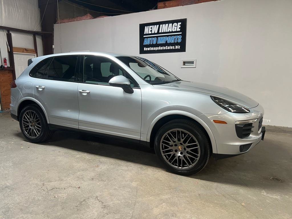 Used 2017 Porsche Cayenne AWD/4WD image 2