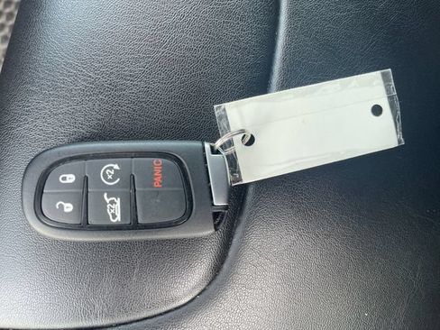 Used 2022 Jeep Cherokee Trailhawk w/ Comfort/Convenience Group AWD/4WD image 32