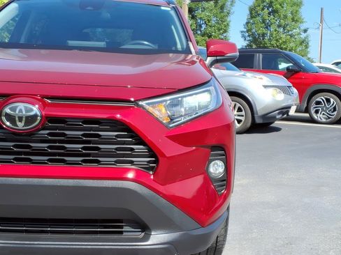 Used 2019 Toyota RAV4 XLE Premium FWD image 11