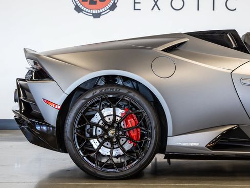 Used 2021 Lamborghini Huracan EVO RWD image 15