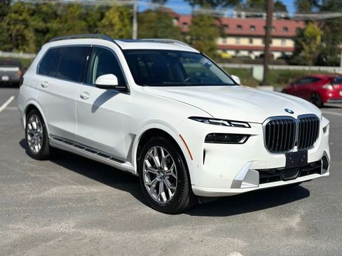 Certified 2024 BMW X7 xDrive40i w/ Premium Package image 9