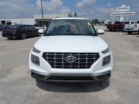 Used 2024 Hyundai Venue SEL image 8