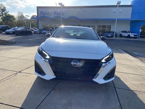 Used 2025 Nissan Altima 2.5 SV FWD image 3