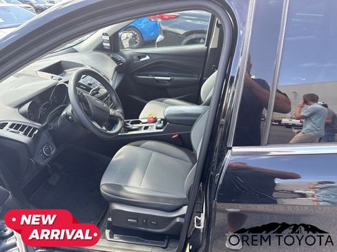 Used 2017 Ford Escape SE w/ SE Cold Weather Package AWD/4WD image 15