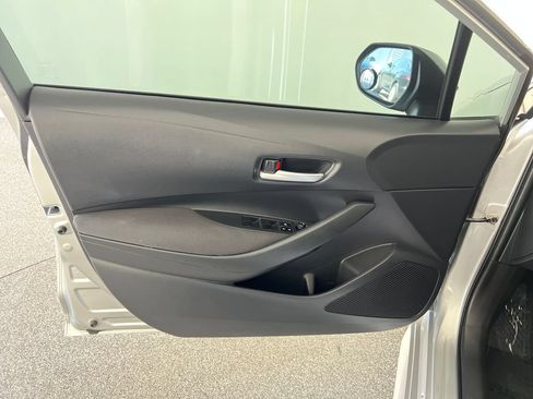Used 2021 Toyota Corolla LE w/ Carpet Mat Package (TMS) FWD image 12