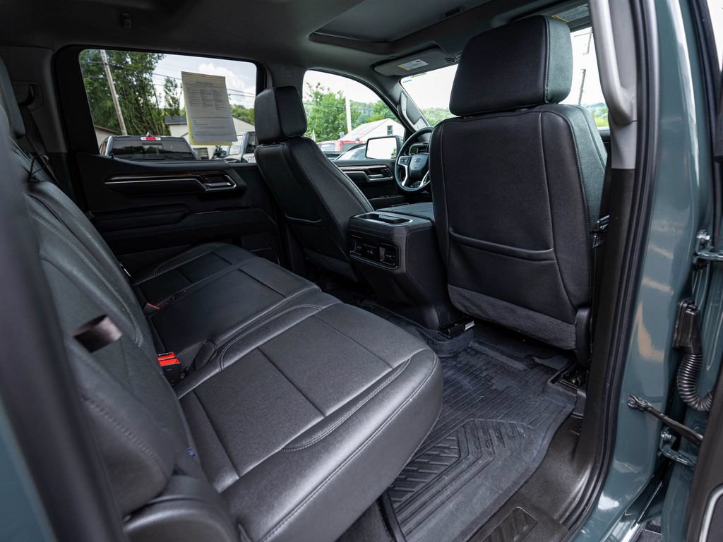 Used 2026 Chevrolet Silverado 1500 LT Trail Boss w/ LT Trail Boss Premium Package AWD/4WD image 32