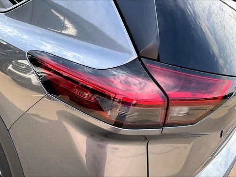 Used 2024 Nissan Rogue S FWD image 26