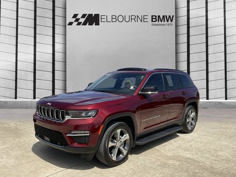 Used 2025 Jeep Grand Cherokee Limited w/ Luxury Tech Group II AWD/4WD image 3