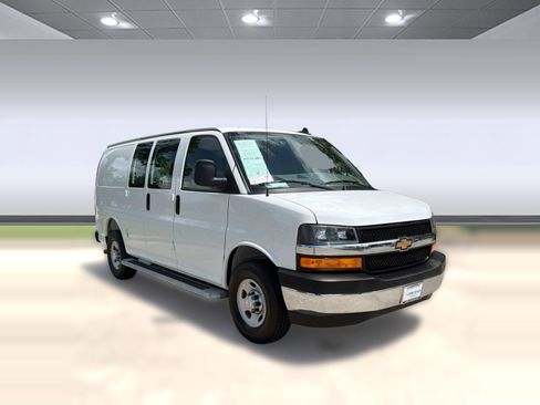 Certified 2025 Chevrolet Express 2500 w/ Driver Convenience Package RWD image 6
