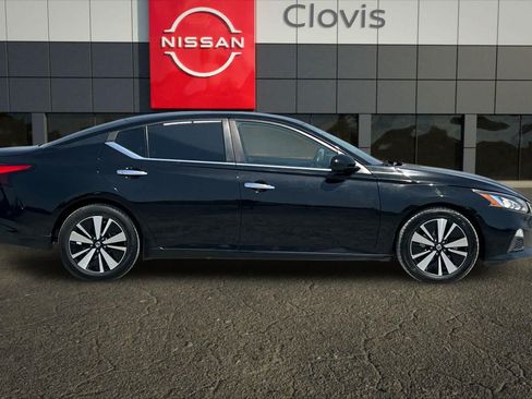 Used 2021 Nissan Altima 2.5 SV FWD image 9