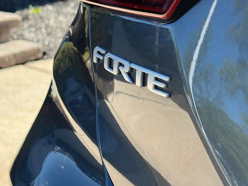 Used 2023 Kia Forte GT-Line w/ GT-Line Premium Package FWD image 10